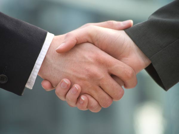 ఐటి దిగ్గజాలు చేతులు కలపడం ఇదే తొలిసారి.