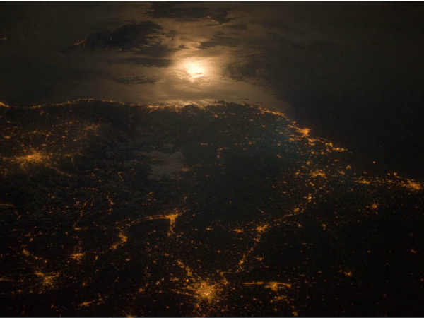 ఫ్రాన్స్ ఇటలీ బార్డర్ లోని సిటీ లైట్ ప్రాంతం