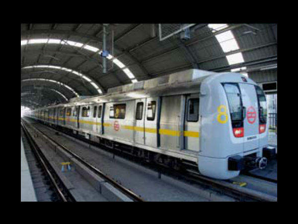 ఢిల్లీ పోలీసులకు ఫిర్యాదు