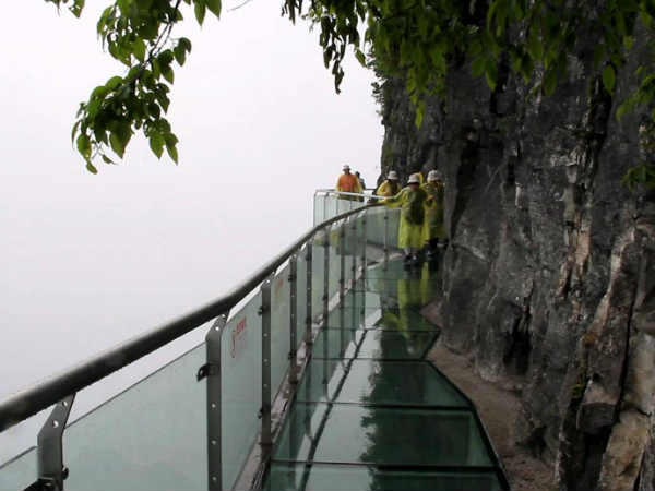 ఒకేసారి 800 మంది పర్యాటకులు 