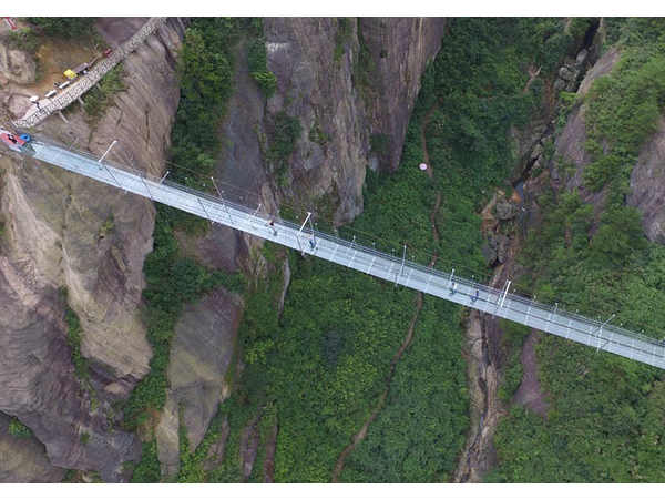 చైనాలో మరో గాజు వంతెన 