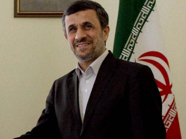 అహ్మదీ నెజాద్‌ వేసిన సూటి ప్రశ్నలకు జవాబు చెప్పుకోలేక ..