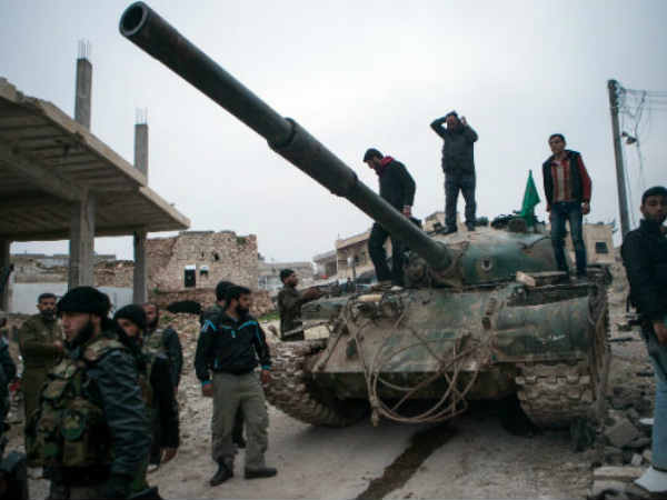 ప్రభుత్వ దళాల మధ్య, తిరుగుబాటు దళాల మధ్య, ఐఎస్‌ఐఎస్ దుండగుల మధ్య ..