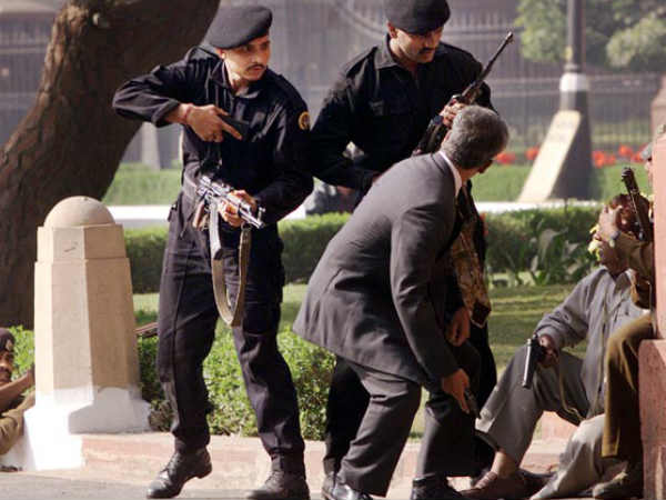 భారత్-పాక్‌ల మధ్య పోరు