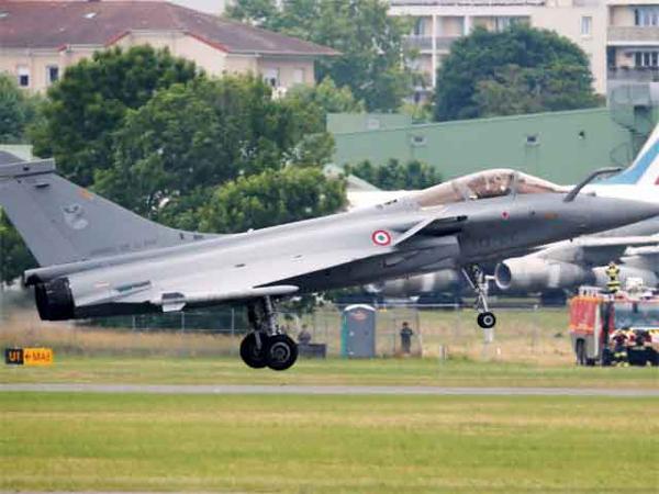 60 రఫాలే విమానాలను కొనుగోలు చేయాలని అప్పుడు బిడ్లు 