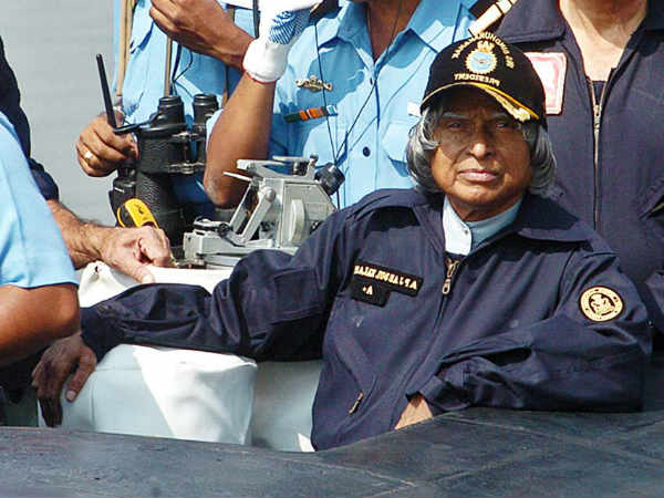 కలాం ఉక్కిరి బిక్కిరి అవుతున్న సమయంలోనే అగ్రదేశాలు నుంచి ..