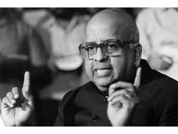  శేషన్ ఆనాటి ప్రధాని రాజీవ్‌గాంధీకి క్యాబినెట్ కార్యదర్శి