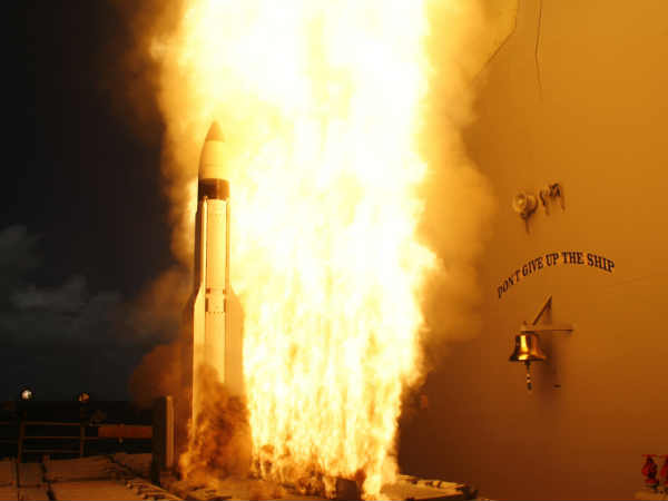 ఫిబ్రవరి 20, 2008న SM-3 మిసైల్‌ను పంపి..