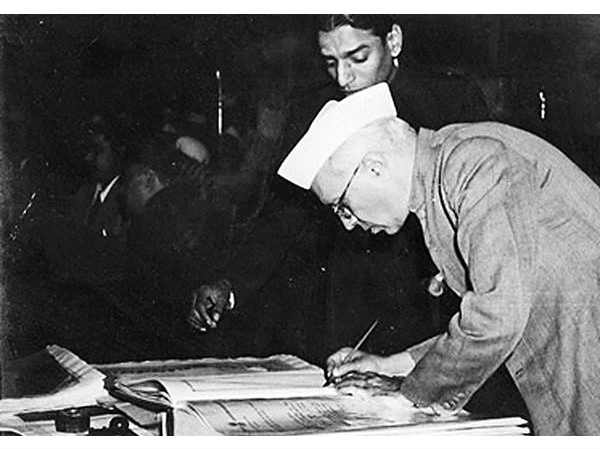 ఈ వివాదంలో భారత ప్రభుత్వపు అపసవ్యపు మొండి వైఖరిని..