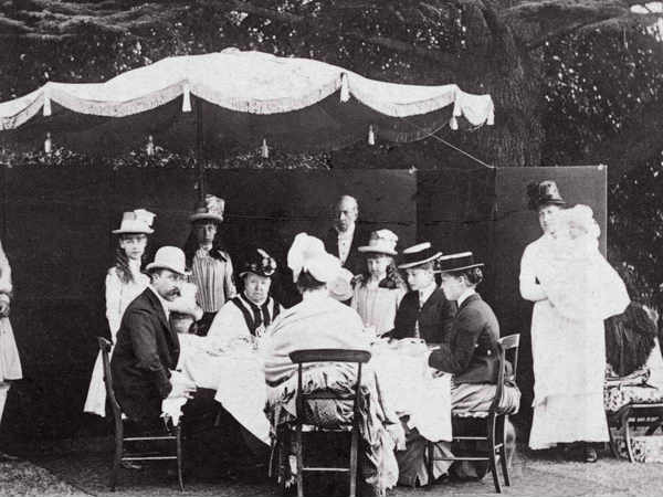 ఇండియా ఇప్పటికీ బ్రిటీష్ కాలనీనే..