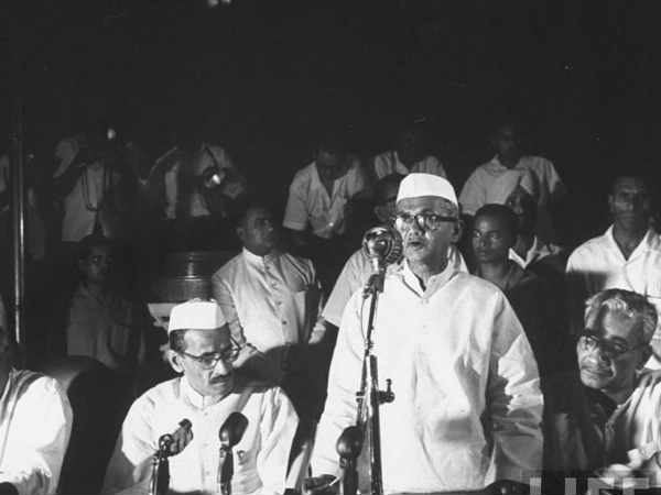 లాల్ బహుదూర్ శాస్త్రి విషం తాగారా..?