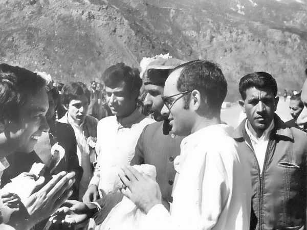 సంజయ్ గాంధీని కన్న తల్లే చంపిందా..?