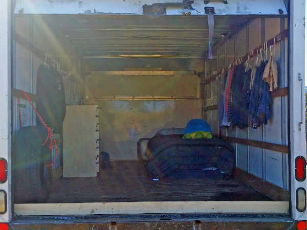 పూర్తి అధునాతనమైన హంగులతో..