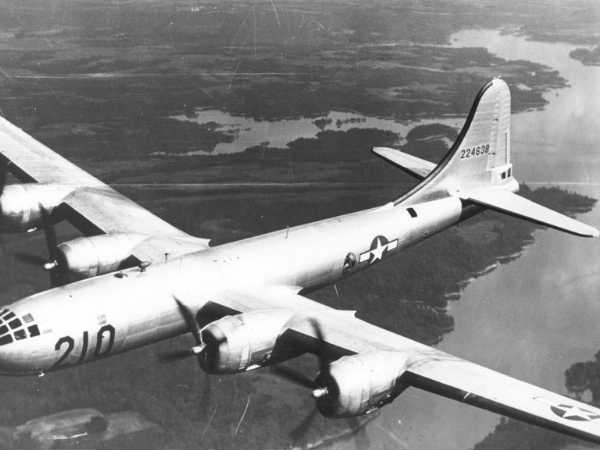 బోయింగ్‌ బి-29 బాంబర్‌ విమానం..