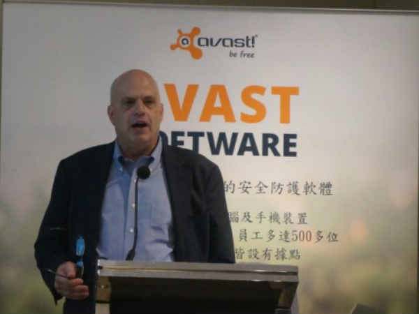 యూజర్లకు కూడా తమ వివరాలు గూగుల్ తదితర సంస్థలకు ..