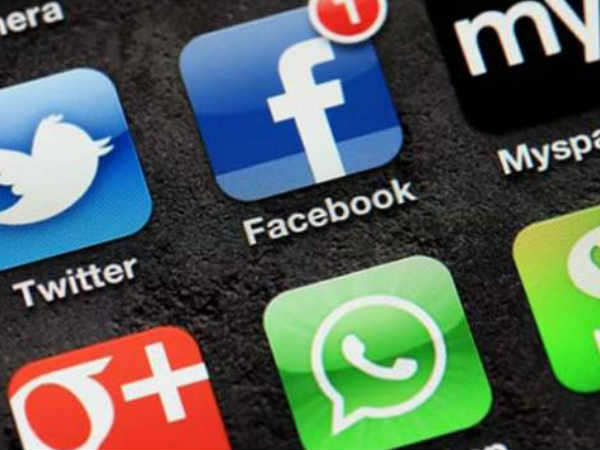 వాట్సఫ్ ,ఫేస్ బుక్ వంటి సామాజిక మాధ్యమ సంస్థలు..