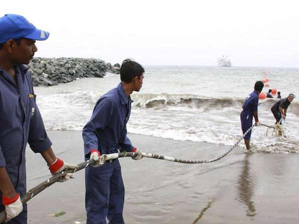 తీరం దగ్గర ఉన్న కేబుల్స్ ఒకవేళ తెగినా ..
