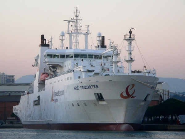 ఇదే ఫైబర్ ఆప్టికల్ ను వేసే ఓడ 