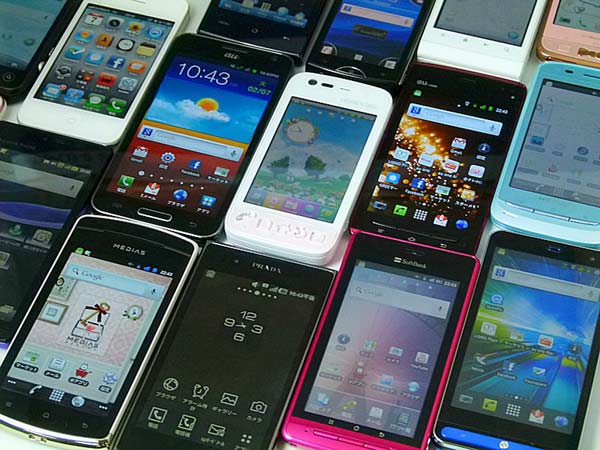 స్మార్ట్‌ఫోన్‌ కూడా ఓ నిత్యావసర వస్తువు..