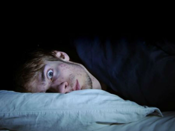  స్మార్ట్‌ఫోన్ ద్వారా వెలువడే బ్లూ లైట్‌ ఎంత ప్రమాదకరమో మీకు తెలుసా..?