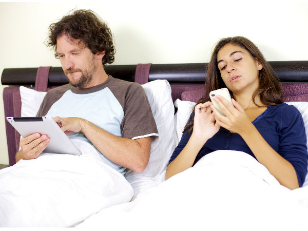  స్మార్ట్‌ఫోన్ ద్వారా వెలువడే బ్లూ లైట్‌ ఎంత ప్రమాదకరమో మీకు తెలుసా..?