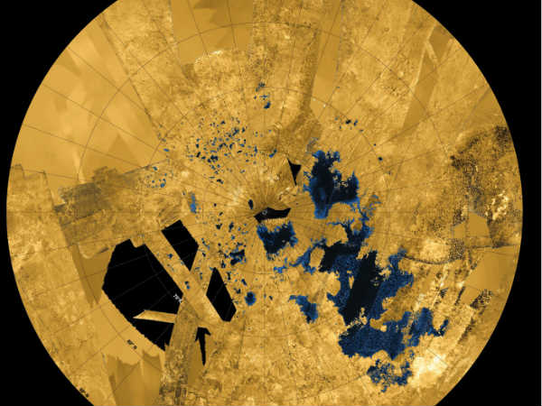  టైటాన్‌పై దట్టమైన వాతావరణం కారణంగా ద్రువాలు