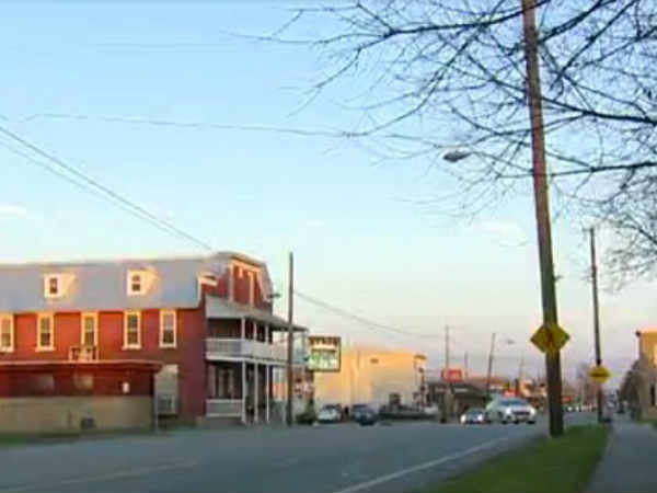 లీ ఓ ఫ్రెండ్ తో కలసి హఠాత్తుగా బయటకు వెళ్ళిపోయాడని