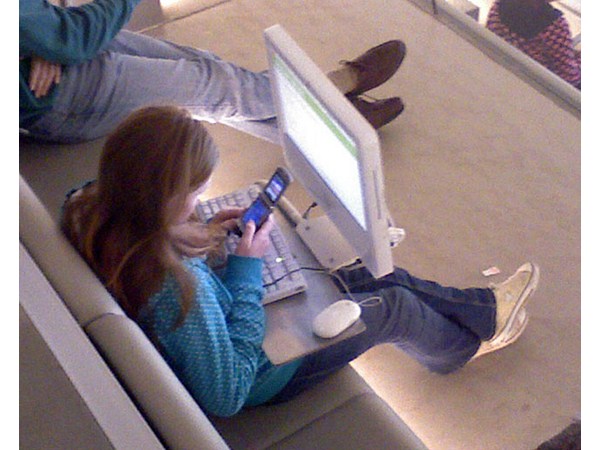 మితిమీరిన టెక్నాలజీతో అడుగడుగనా దుష్ప్రభావాలే