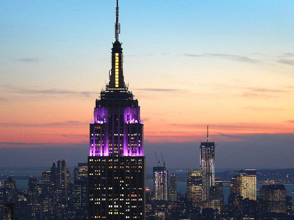 న్యూయార్క్ లోని ఎంపైర్ స్టేట్ బిల్డింగ్ 