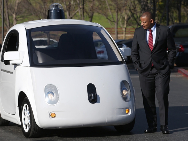 తన కార్ ను మార్కెట్ లోకి తీసుకు రావడానికి