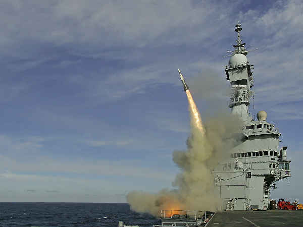 మొత్తం 26 జెట్ విమానాలను మోసుకెళ్లిన ఈ నౌకలో 