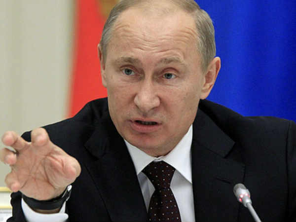 అక్కడ యుద్ధమేఘాలు