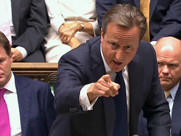 మధ్యయుగపు రాక్షసులపై బాంబుల వర్షం కురిపించడానికి 