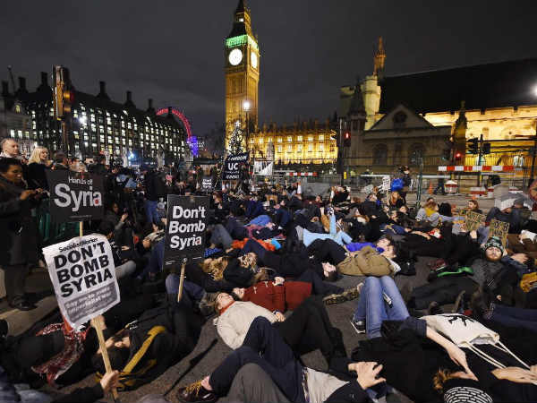 విమానదాడులకు బ్రిటన్‌ సిద్ధమవుతున్న తరుణంలో