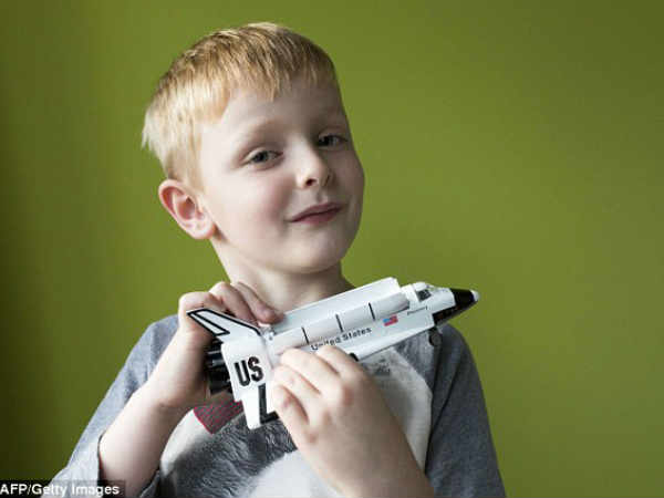 భవిష్యత్తులో వ్యోమగామి కావాలనుకుంటున్న ఈ చిన్నారి 