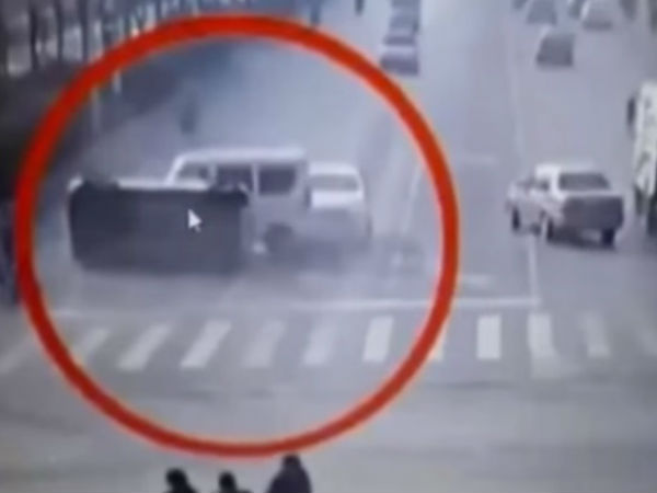 ఈ దృశ్యాలన్నీ కూడా సిగ్నల్స్ వద్ద ఉన్న సీసీ కెమెరాలో