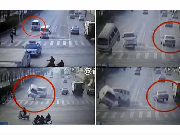 అదృష్టవశాత్తు ఆ వాహానాల్లోని వ్యక్తులు