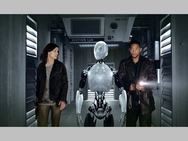 7.) I, Robot (ఐ,రోబోట్)