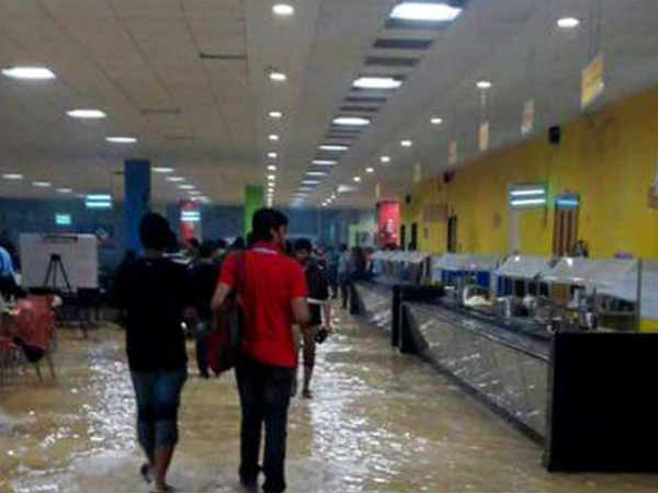 టెలికాం రంగానికి రూ. 300 కోట్ల రూపాయల మేర నష్టం