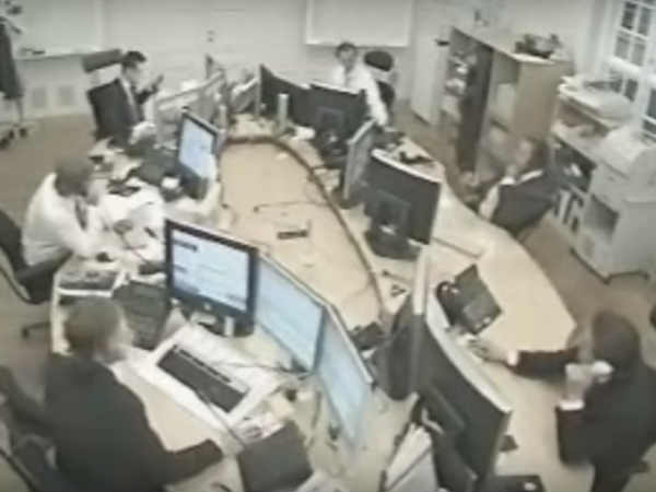 ఇతని ల్యాప్ టాప్ పనిచేయలేదని