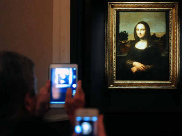 అయితే ఇతర కళా చరిత్రకారులు మాత్రం 