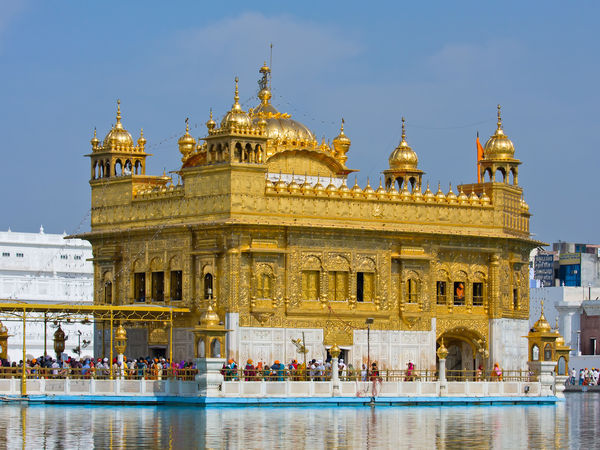 10. గోల్డెన్ టెంపుల్ అమృత్‌సర్