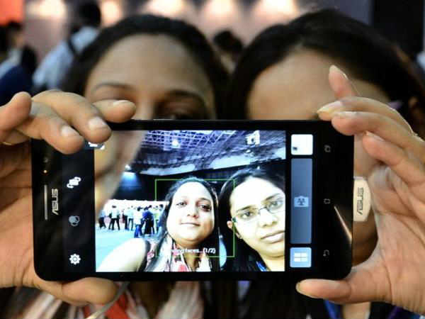 సెల్ఫీవిత్‌డాటర్-3,75,000 ట్వీట్లు