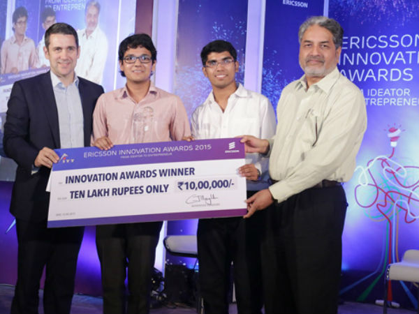 స్మార్ట్ ఇయర్ ఫోన్