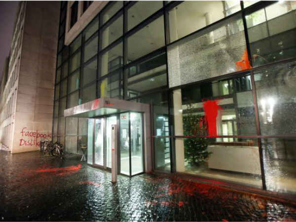 దాదాపు 20 మంది దాడి చేసి 