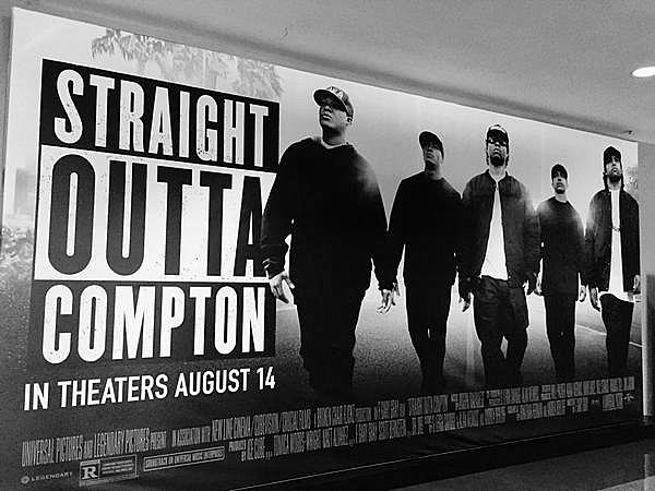 స్ర్టయిట్ ఉట్ట కాంప్టన్ ( Straight Outta Compton ) 