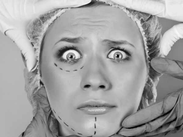 సెల్ఫీల కోసం లక్షలు ఖర్చు పెట్టి ప్లాస్టిక్ సర్జరీ 