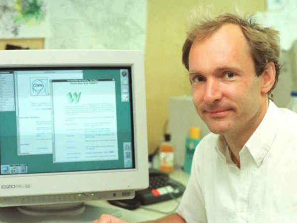 టిమ్బెర్నర్స్ లీ వరల్డ్ వైడ్ వెబ్ (టిమ్ బెర్నర్స్-లీ వరల్డ్ వైడ్‌వెబ్) పేరిట