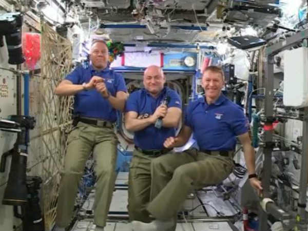 గిజ్‌బాట్ పేజీని లైక్ చేయండి 