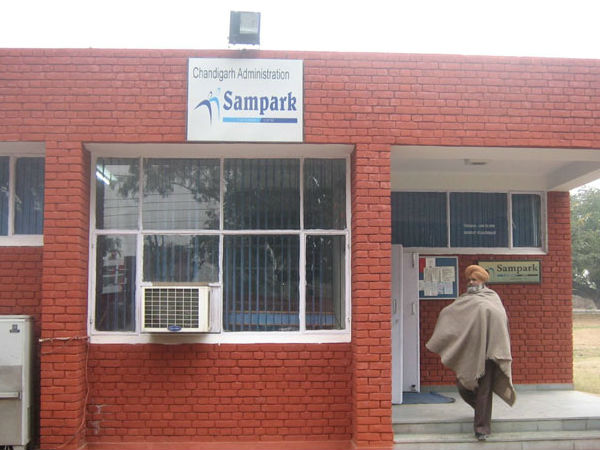 ప్రధానంగా వృత్తి నిపుణుల మొబైల్ ఫోన్లు, ఈ-మెయిల్ అకౌంట్లకు